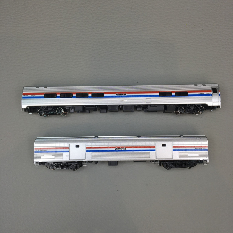 Coffret de 2 voitures Amfleet II, bagages et voiture-lounge, Amtrak Phase III, KATO 106-6294, N 1/160