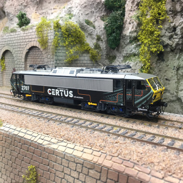 Locomotive électrique "Certus", N°2707, face rouge, jaune, SNCB, Ep. VI, LSMODELS 12557, HO 1/87
