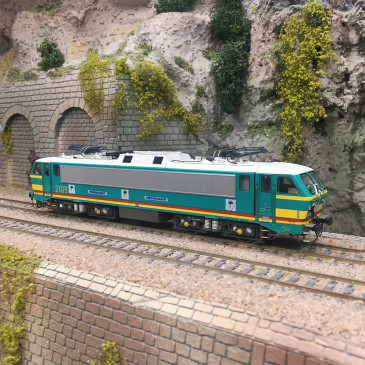 Locomotive électrique "Technorame", N°2109, turquoise, ligne jaune et rouge, 1ère série, SNCB, Ep. VI, LSMODELS 12081, HO 1/87