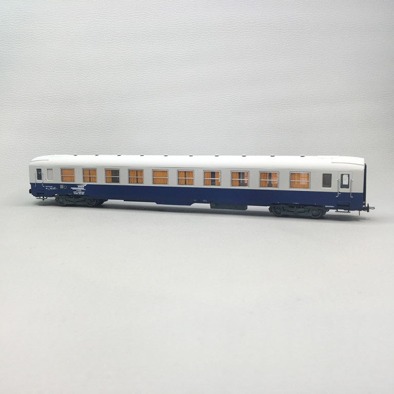 Voiture de cantonnement, type DEV AO, bleue et blanche, SNCF, Ep. IV-V, JOUEF HJ4216, HO 1/87