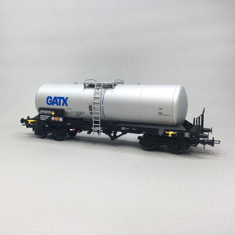 Wagon-citerne 4 essieux, échelles latérales, argent, GATX, Ep. VI, RIVAROSSI HR6699, HO 1/87