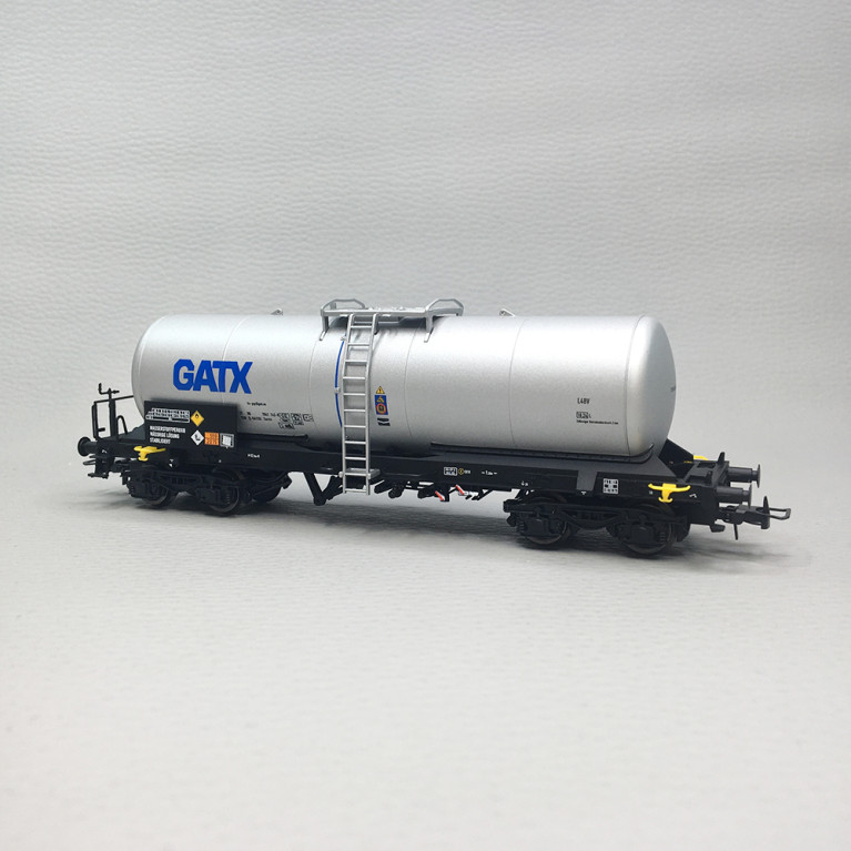 Wagon-citerne 4 essieux, échelles latérales, argent, GATX, Ep. VI, RIVAROSSI HR6699, HO 1/87