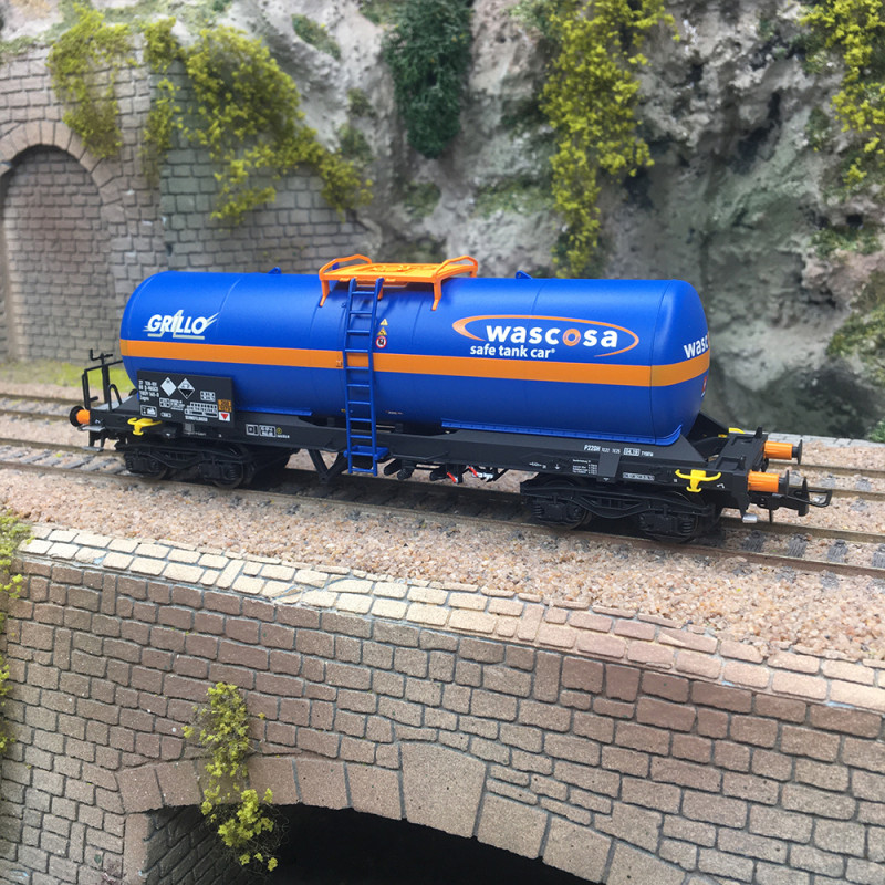 Wagon-citerne à gaz 4 essieux, "GRILLO", bleu, WASCOSA, Ep. VI, RIVAROSSI HR6698, HO 1/87