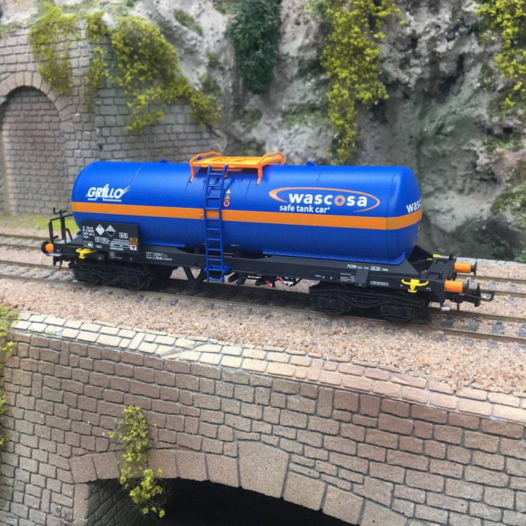 Wagon-citerne à gaz 4 essieux, "GRILLO", bleu, WASCOSA, Ep. VI, RIVAROSSI HR6698, HO 1/87