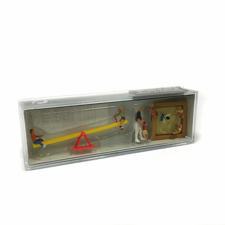 Jeux d'enfants avec personnages  HO-1/87-PREISER 10587