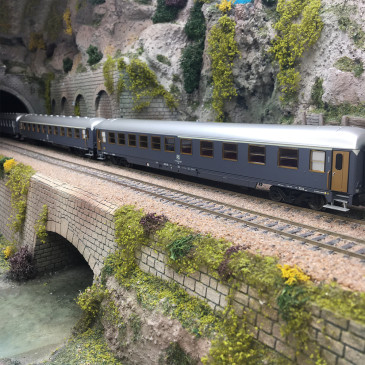 Coffret 3 voitures Express "Remus" Roma-Wien, couchettes 1re/2e classe, FS, Ep. IV-V, RIVAROSSI HR4412, HO 1/87