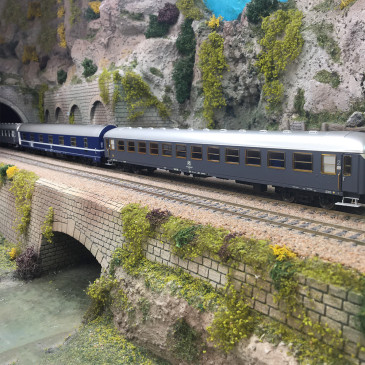 Coffret 3 voitures Express "Remus" Roma-Wien, couchettes et voiture-lits, FS, Ep. IV-V, RIVAROSSI HR4411, HO 1/87
