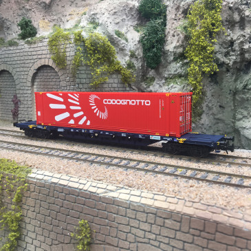 Wagon porte-conteneurs Sgnss, conteneur 45 pieds "Codognotto", Mercitalia, Ep. VI, RIVAROSSI HR6705, HO 1/87