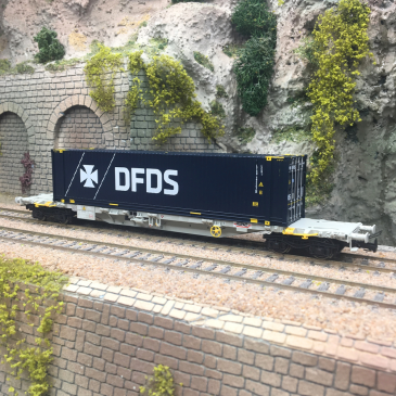 Wagon porte-conteneurs Sgnss, conteneur 45 pieds "DFDS", gris, Ep. VI, RIVAROSSI HR6704, HO 1/87