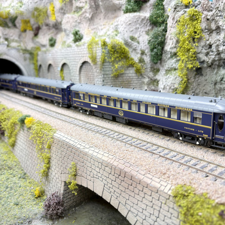 Coffret 7 voitures "Le Train Bleu" 1954, CIWL, Ep. III, MODELS WORLD MW1005, HO 1/87