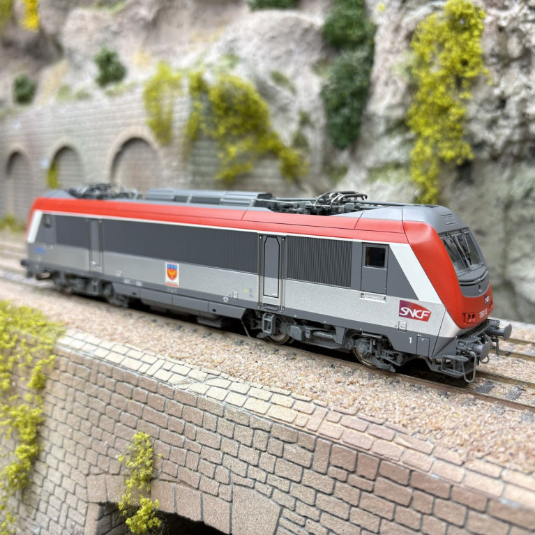 Locomotive électrique tricourant BB 36013, "Bonnencontre", rouge/argent, SNCF, Ep. VI, JOUEF HJ2479S, HO 1/87 - DCC SON