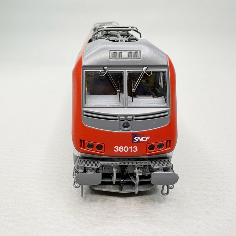 Locomotive électrique tricourant BB 36013, "Bonnencontre", rouge/argent, SNCF, Ep. VI, JOUEF HJ2479, HO 1/87