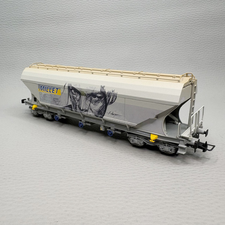 Wagon-trémie céréalier, parois lisses, "Millet", livrée grise graffitée, SNCF, Ep. V, JOUEF HJ6319, HO 1/87