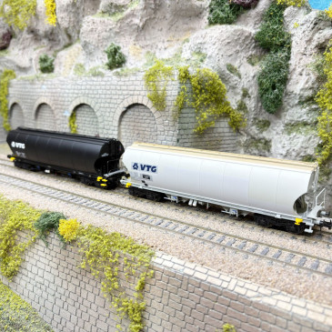 Coffret 2 wagons-trémies à céréales, noir/gris, VTG, Ep. VI, RIVAROSSI HR6689, HO 1/87