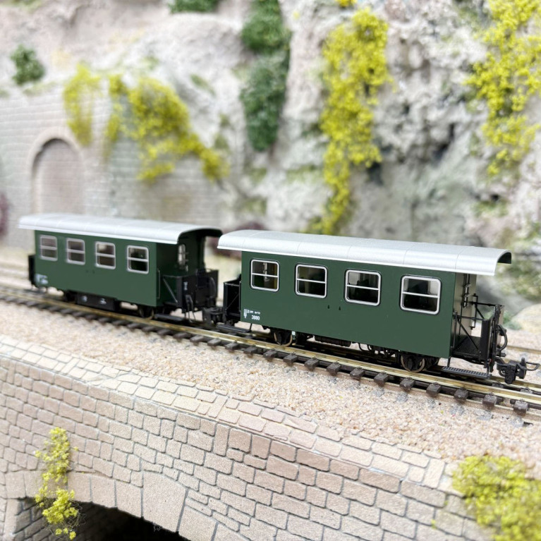 Coffret 2 voitures voyageurs à voie étroite type Bi/s, ÖBB, Ep. IV, ROCO 6240005, HOe 1/87