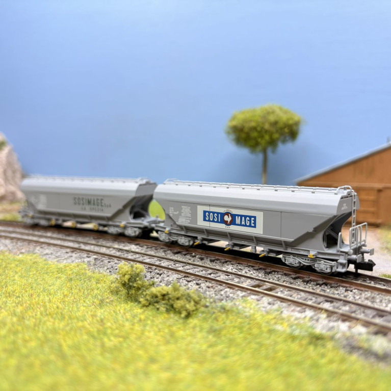 Coffret 2 wagons-trémies à 4 essieux avec parois lisses “Sosimage”, gris, FS, Ep. IV, ARNOLD HN6736, N 1/160