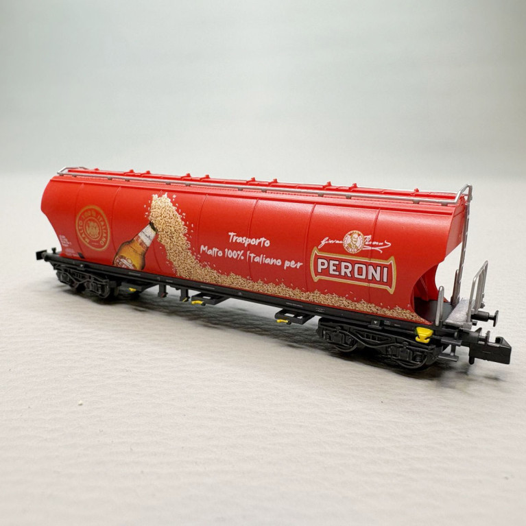 Wagon-trémie céréalier à 4 essieux avec parois bombées “Peroni”, rouge, FS, Ep. VI, ARNOLD HN6735, N 1/160