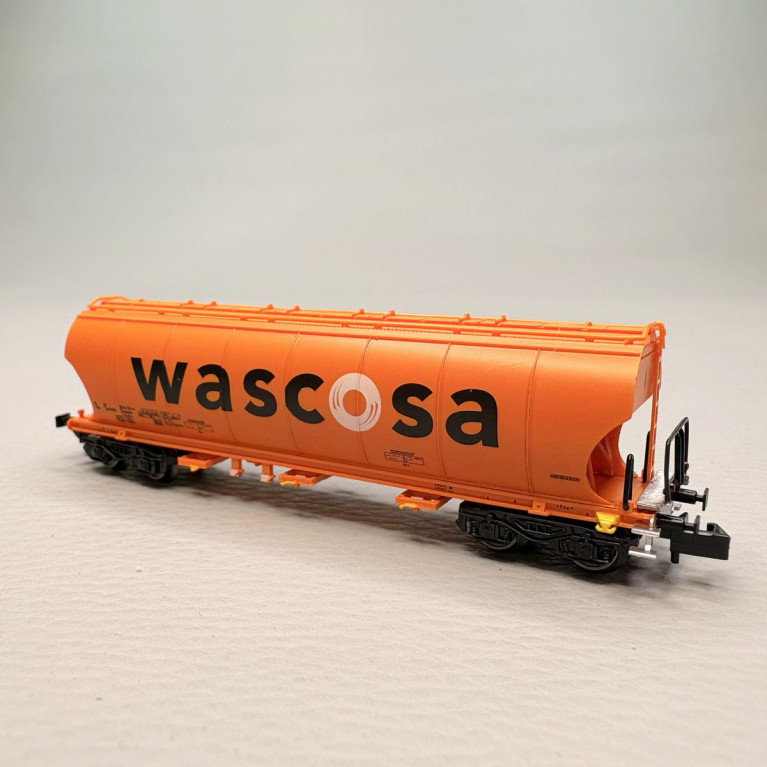 Wagon-trémie céréalier à 4 essieux avec parois bombées, orange, grand logo “WASCOSA”, D-WASCO, Ep. VI, ARNOLD HN6738, N 1/160