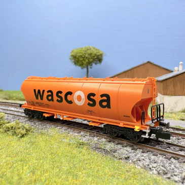 Wagon-trémie céréalier à 4 essieux avec parois bombées, orange, grand logo “WASCOSA”, D-WASCO, Ep. VI, ARNOLD HN6738, N 1/160