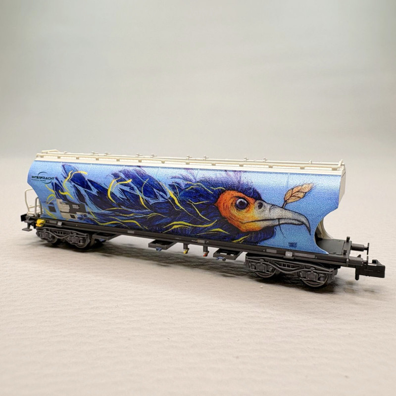 Wagon-trémie céréalier avec parois bombées “Interfracht”, graffitis en forme d’oiseaux, F-ERSA, Ep. VI, ARNOLD HN6739, N 1/160