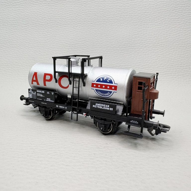 Wagon-citerne à 2 essieux APC, cuve rivetée, plate-forme de serre-frein avec guérite, NS, Ep. II, MARKLIN 46485, HO 1/87