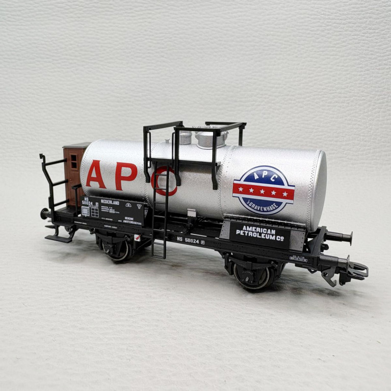 Wagon-citerne à 2 essieux APC, cuve rivetée, plate-forme de serre-frein avec guérite, NS, Ep. II, MARKLIN 46485, HO 1/87