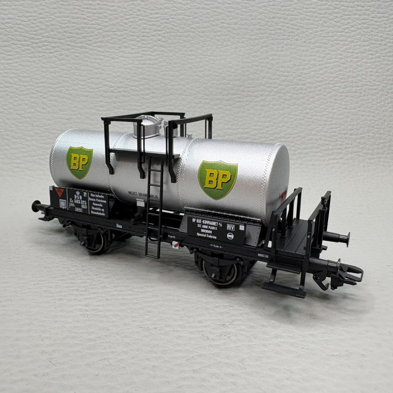 Wagon-citerne à 2 essieux BP Denmark, cuve rivetée, plate-forme de serre-frein, DSB, Ep. III, MARKLIN 46486, HO 1/87