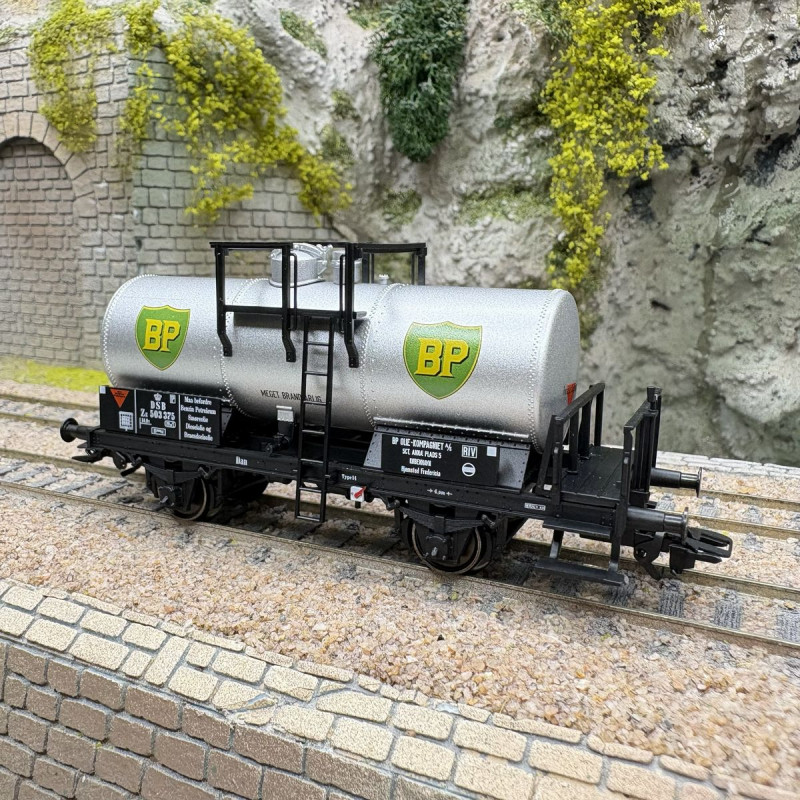 Wagon-citerne à 2 essieux BP Denmark, cuve rivetée, plate-forme de serre-frein, DSB, Ep. III, MARKLIN 46486, HO 1/87