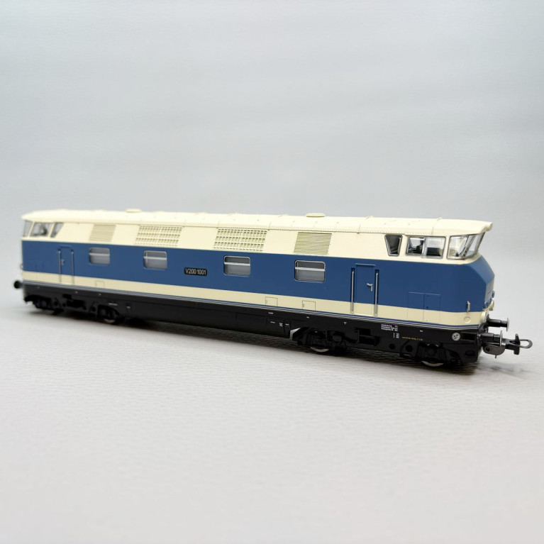 Locomotive diesel V 200 1001, “Messe Leipzig”, DR, Ep. III, PIKO 52584, HO 1/87