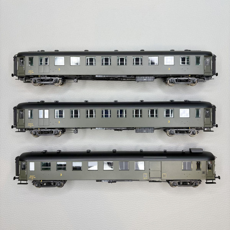 Coffret de 3 voitures OCEM soudées, SNCF, Ep. IIIa, MODELS WORLD MW 40951
