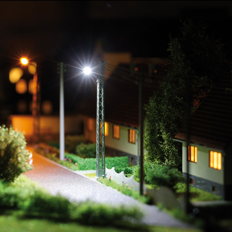 Lampadaire en treillis - BUSCH 4187 - HO 1/87