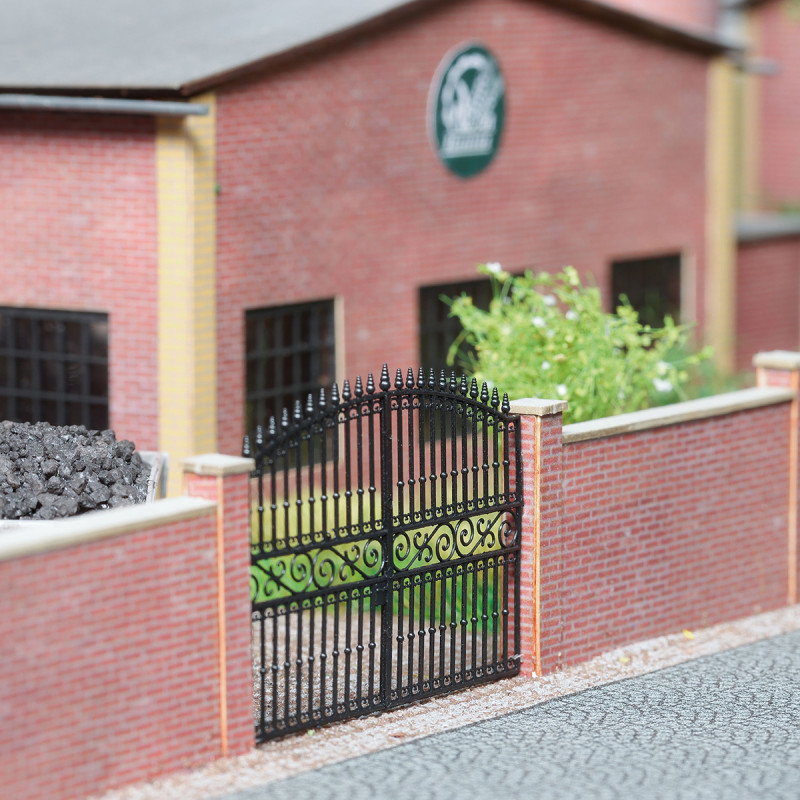 Mur de briques avec portail - BUSCH 1125 - HO 1/87