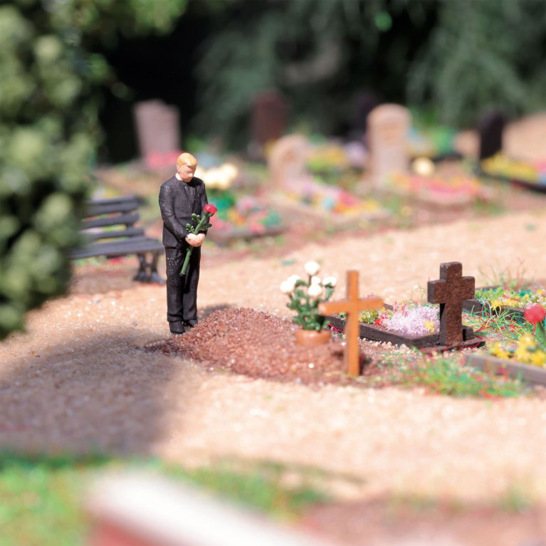 Ensemble d'action, visite de la tombe - BUSCH 79933 - HO 1/87