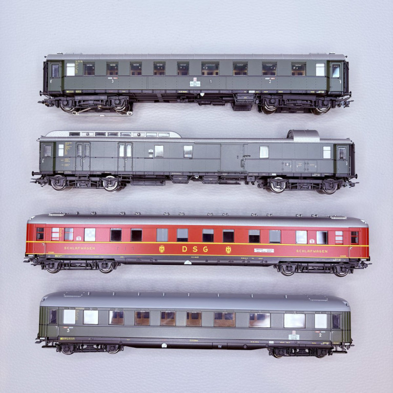Coffret de 4 voitures train express D 74 n°1, DB et DSG, Ep. III, MÄRKLIN 42491