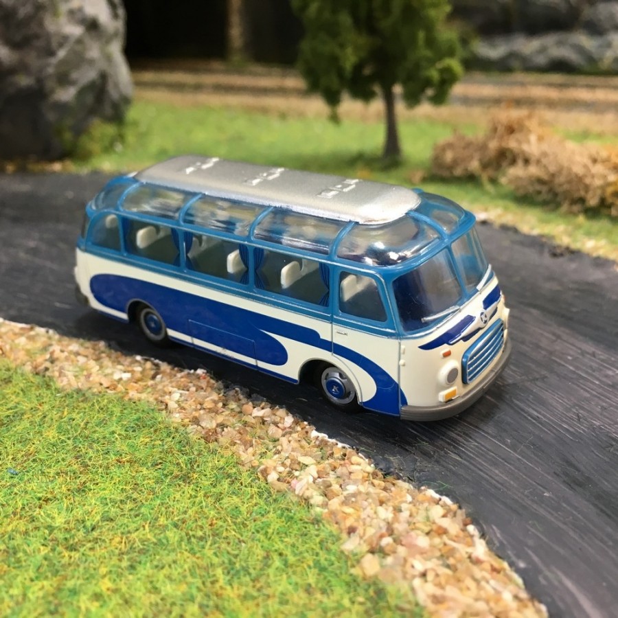 Bus Setra S6 bleu et blanc -HO-1/87-BREKINA 56017