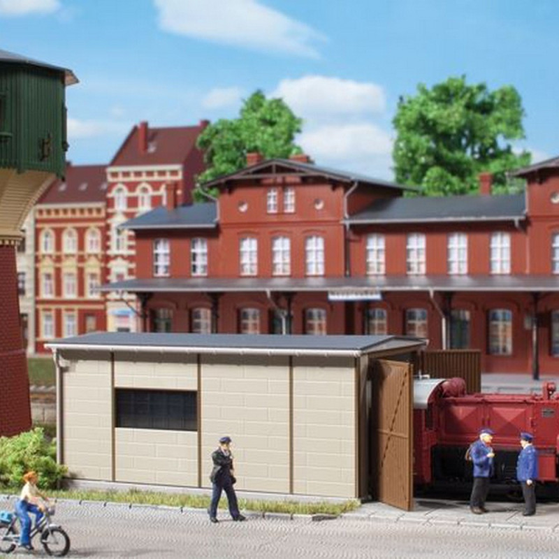 Maquette HO Gare Faller – Locomotives, Remise, Très Bon état – Occasion