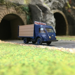 Camion Renault 2.5t Vins Margnat-HO 1/87-SAI RETRO 87 3579