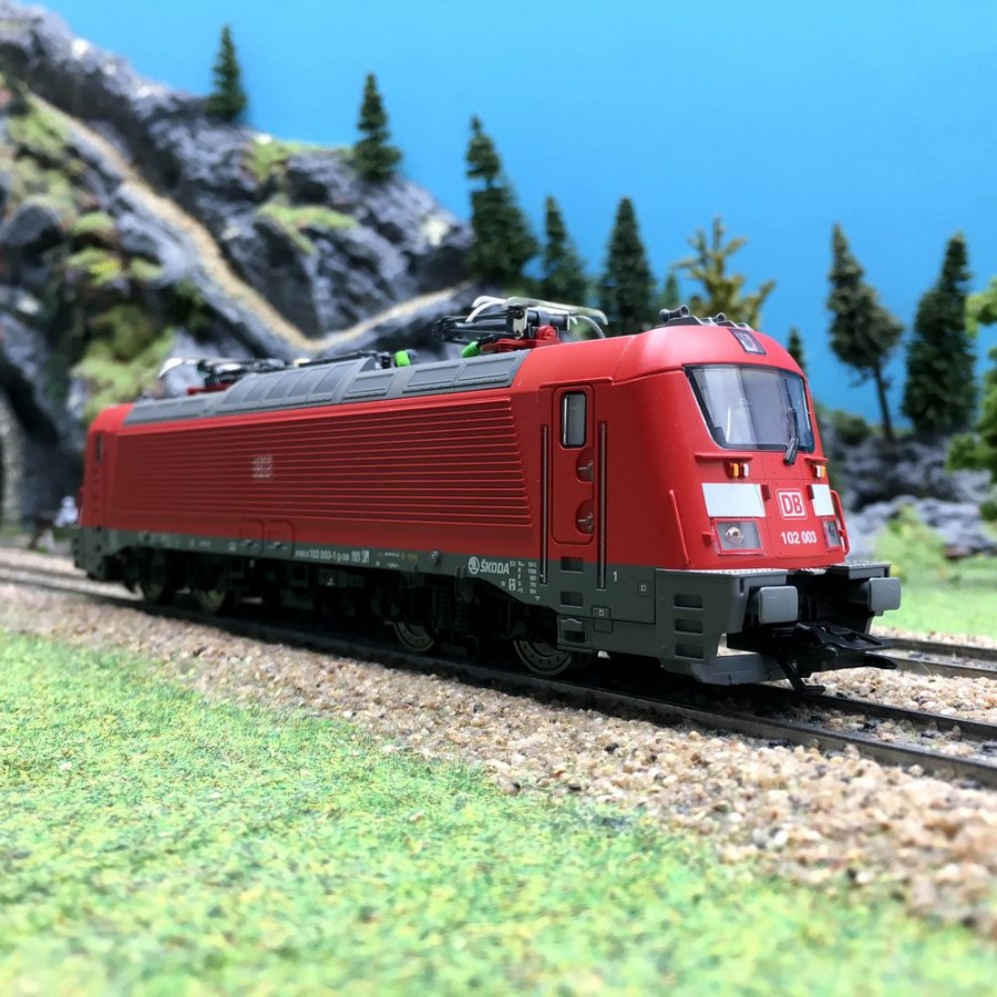 Locomotive BR102 (Sköda 109 E) Ep VI DB digital son-HO 1/87-TRIX 22195