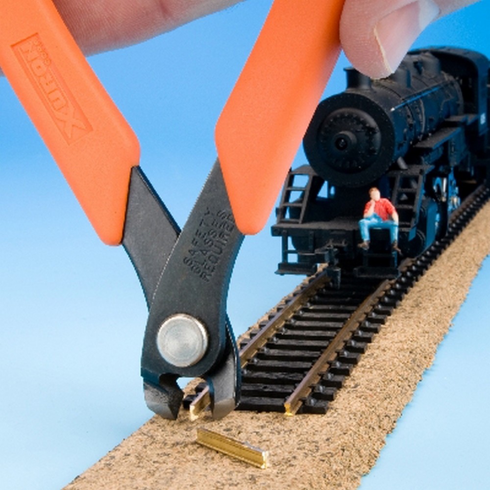 Pince coupe rail Xuron pour modélistes et maquettistes.