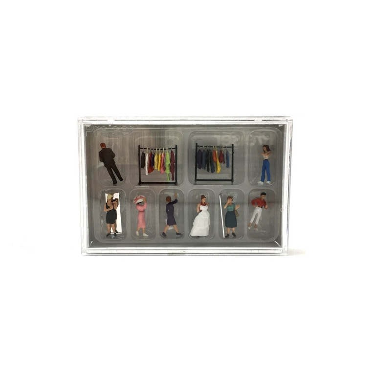 8 personnages en essayage au magasin-HO 1/87-PREISER 10586