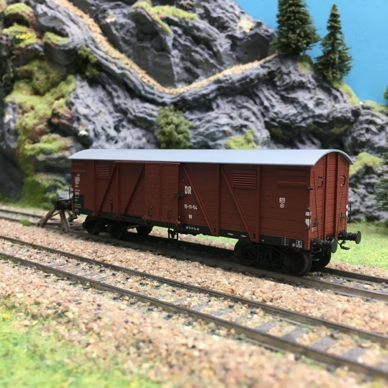 Wagon couvert DR Ep III-HO 1/87-REE WB528