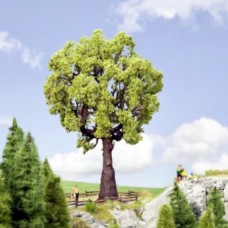 Grand Chêne 19 cm de haut-HO-NOCH 21761