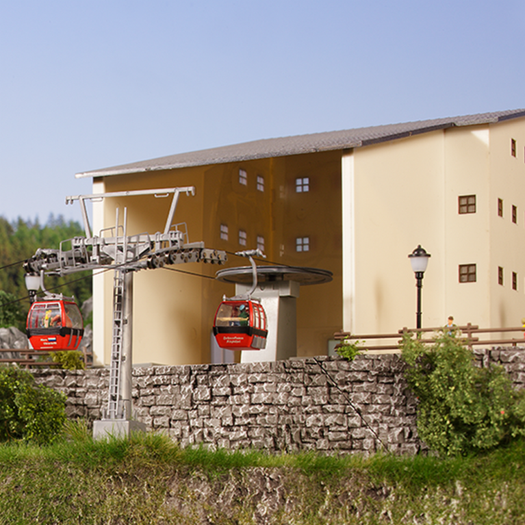 Téléphérique "Hahnenkamm" motorisé à 8 cabines-HO 1/87-BRAWA 6342