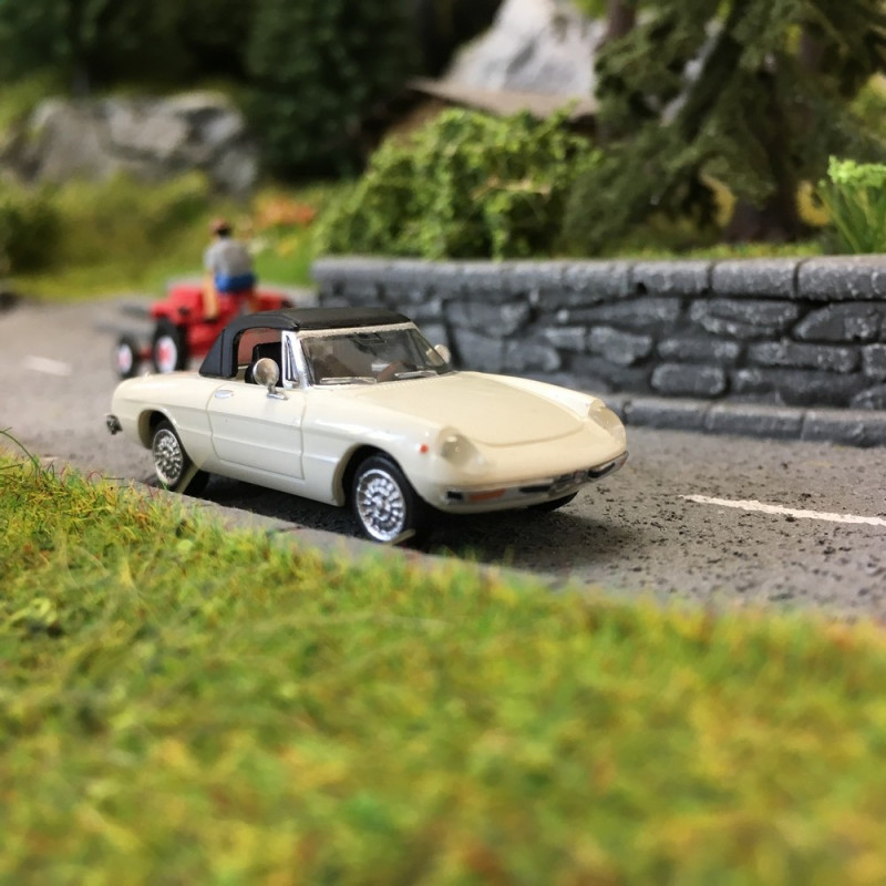 Alfa Romeo Spider Fermé Blanc-HO 1/87-BREKINA 29605