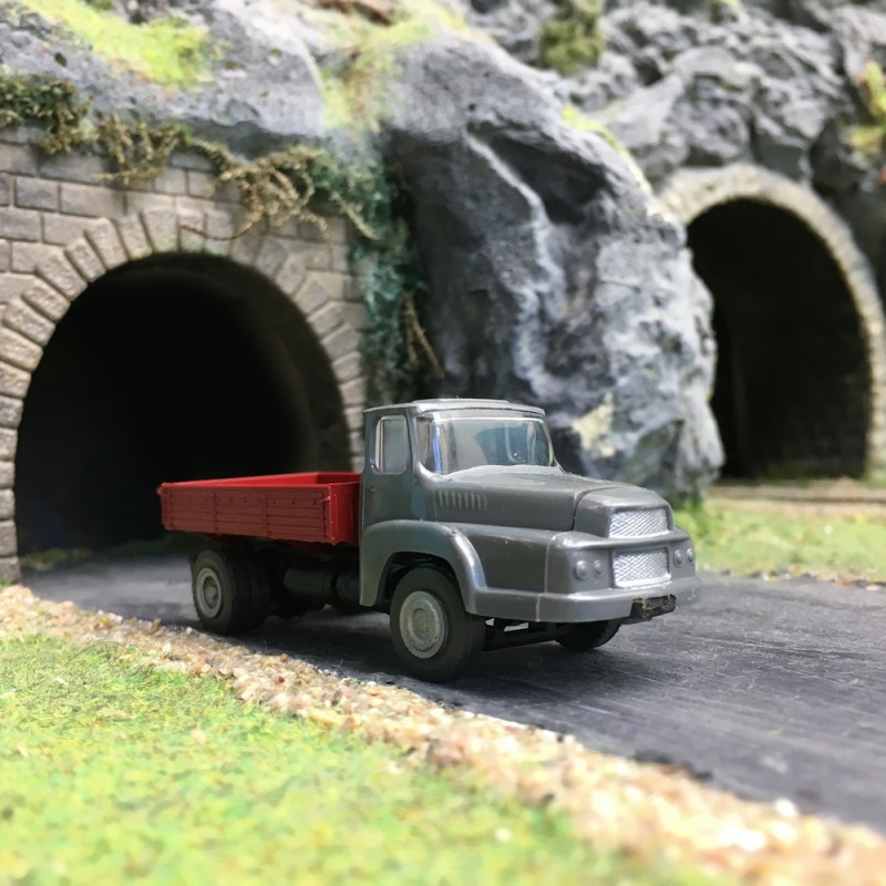 Camion UNIC Gris / Plateau-HO 1/87-SAI 831-1