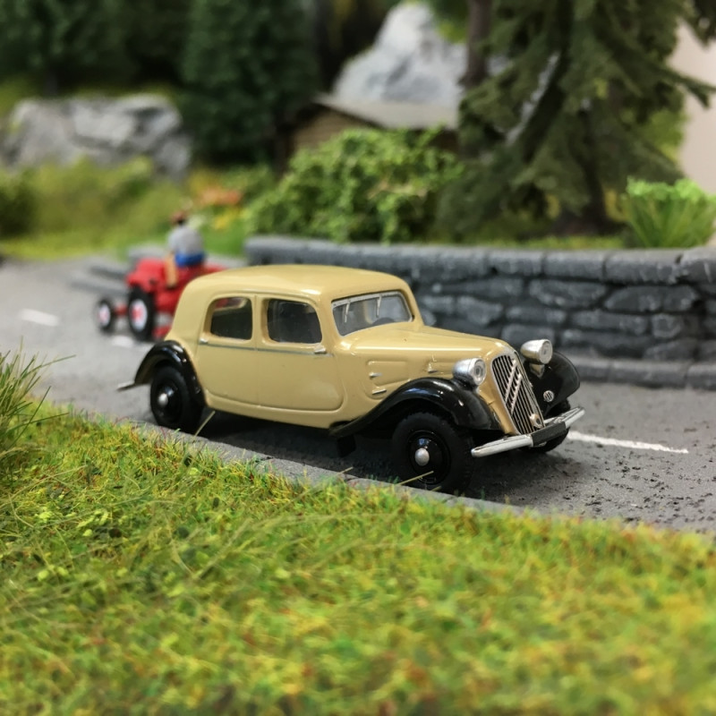 Garage Citroen avec voiture HO 1/87 SAI 160   L'atelier du train