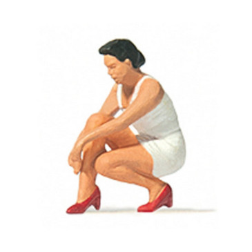 Femme remettant sa chaussure-HO 1/87-PREISER 28228
