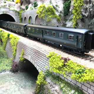 3 Voitures Express Nord B7, C9 et C5D (2CL/3CL/fourgon) Sncf Ep III -HO 1/87-LSMODELS 40323