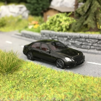 Mercedes Classe E "Black Edition"-HO 1/87-BUSCH 44212