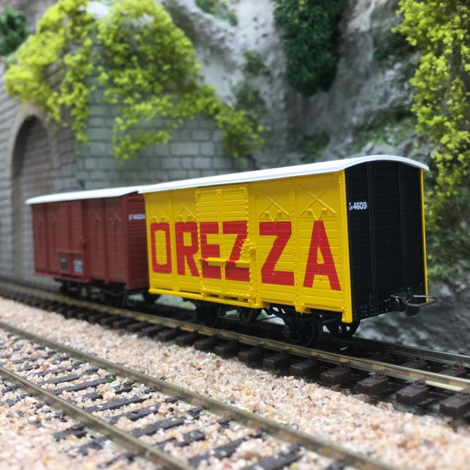 2 Wagons Couverts CFC Rouge UIC / OREZZA-HOm 1/87-REE VM011
